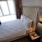 ホテル Shelton Airport 3*