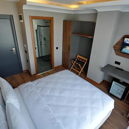 Shelton Airport Hotel 3*