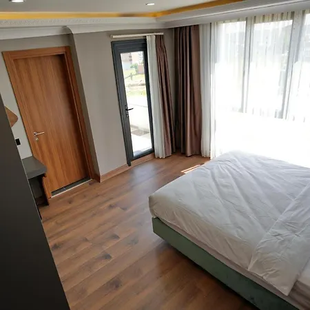 Shelton Airport מלון 4*