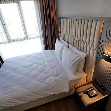 Hotel Shelton Airport 3*