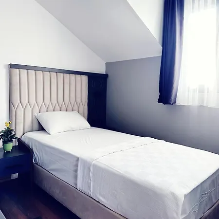 מלון Shelton Airport